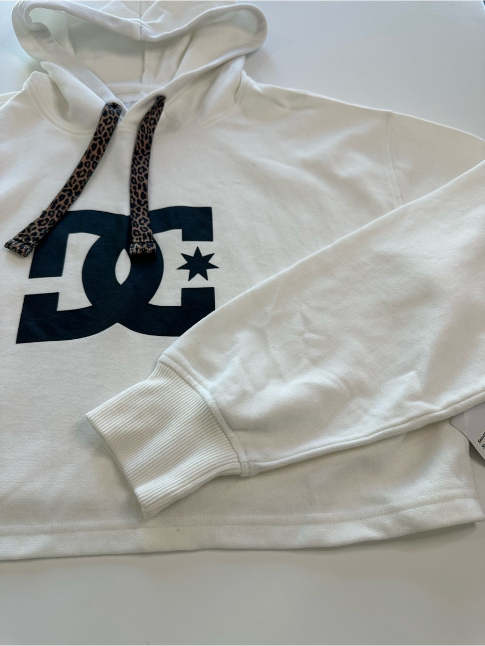 DC Star Cropped Hoodie With Black Graphic Leopard Strings Women’s Size Medium - Picture 5 of 11